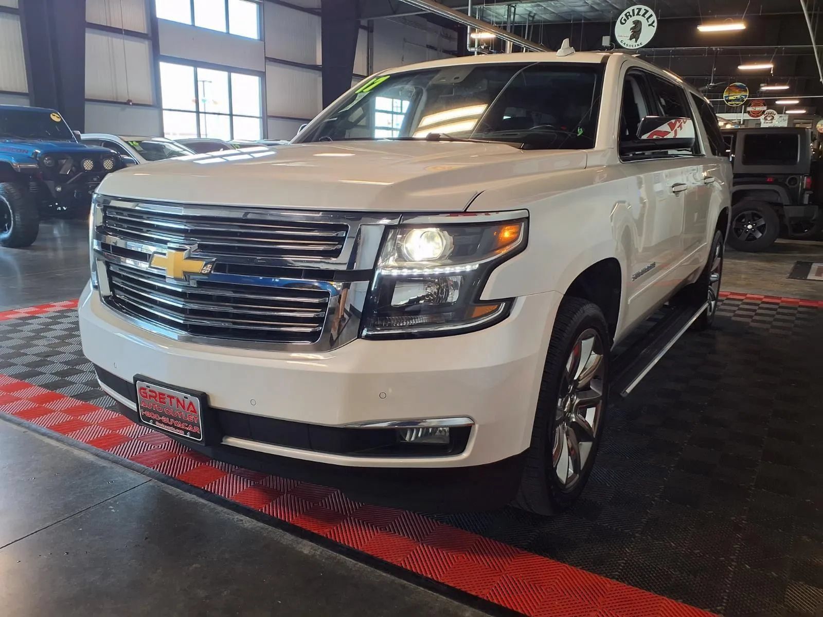 Used 2017 Chevrolet Suburban Premier AWD/4WD image 4