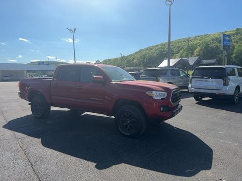 Used 2021 Toyota Tacoma SR5 AWD/4WD image 1