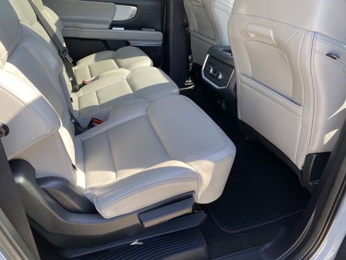 Used 2025 Ford Expedition Max Active AWD/4WD image 6