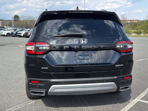 Used 2025 Honda Pilot Touring image 7