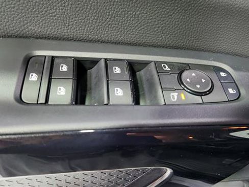 New 2025 Nissan Pathfinder SV image 18