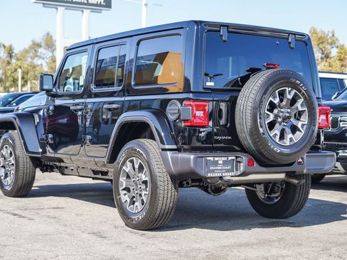 New 2025 Jeep Wrangler Sahara w/ Technology Group AWD/4WD image 8
