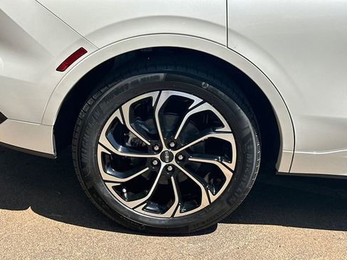 New 2026 Lincoln Nautilus Reserve AWD/4WD image 19