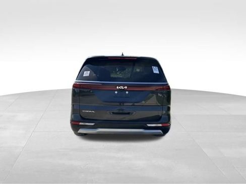 Used 2024 Kia Carnival EX FWD image 4