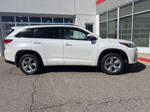 Used 2017 Toyota Highlander Limited AWD/4WD image 16