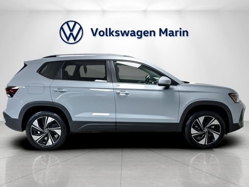 New 2026 Volkswagen Taos SE image 6