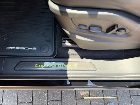 Used 2022 Porsche Cayenne Turbo S AWD/4WD image 10