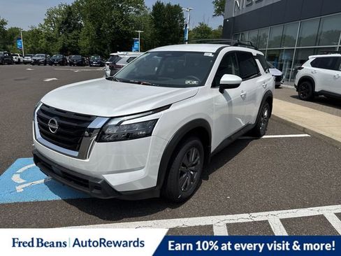 New 2025 Nissan Pathfinder SV image 3
