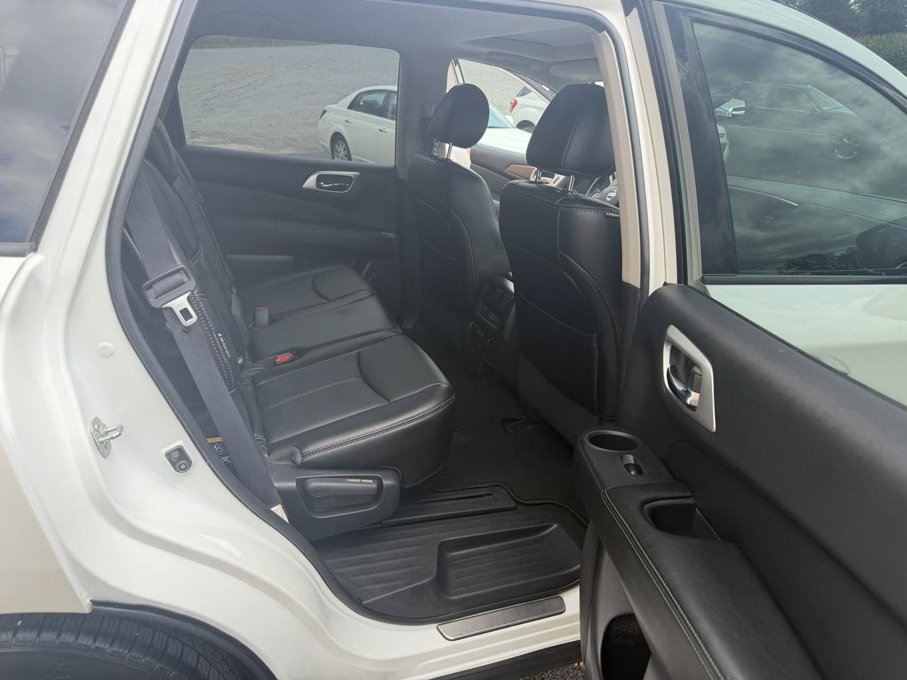 Used 2020 Nissan Pathfinder Platinum FWD image 13