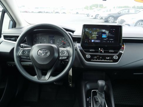 Used 2025 Toyota Corolla LE image 17