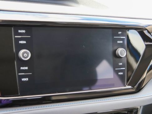 Used 2024 Volkswagen Taos SE image 3