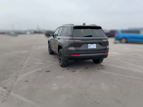 New 2026 Jeep Grand Cherokee Altitude image 9