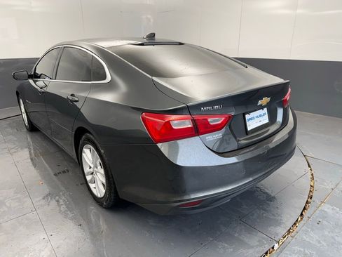 Used 2017 Chevrolet Malibu LT image 2
