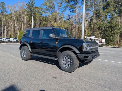 New 2025 Ford Bronco Badlands image 2