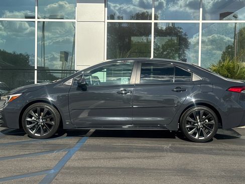 Certified 2025 Toyota Corolla SE image 9