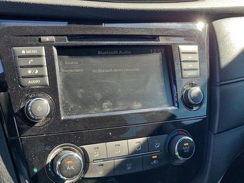 Used 2020 Nissan Rogue S image 24