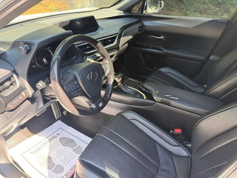 Used 2019 Lexus UX 200 F Sport w/ F Sport Premium Package FWD image 18