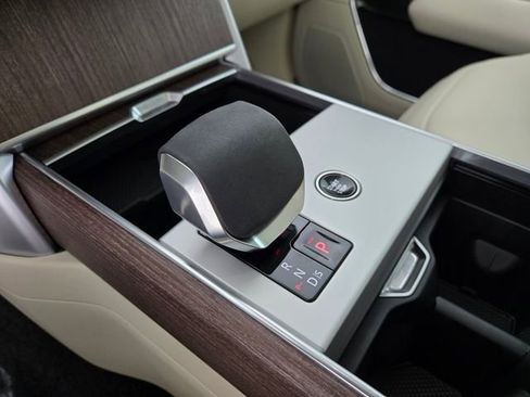 New 2026 Land Rover Range Rover SE image 23