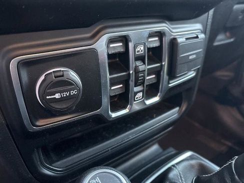 Used 2022 Jeep Wrangler Unlimited Sahara w/ Cold Weather Group AWD/4WD image 25