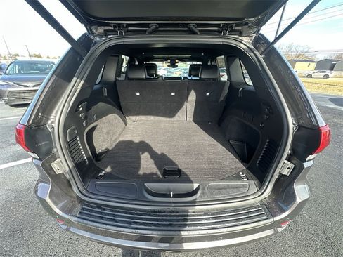 Used 2020 Jeep Grand Cherokee Altitude image 24