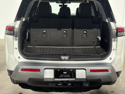 Used 2023 Nissan Pathfinder Platinum w/ Lighting Package (N93) image 9