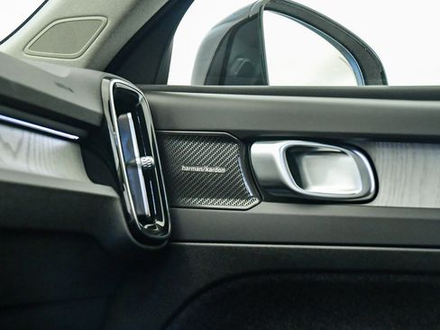 Certified 2025 Volvo XC40 B5 Ultra w/ Climate Package image 26