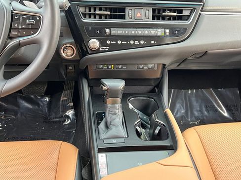 Certified 2023 Lexus ES 350 w/ Premium Package image 12