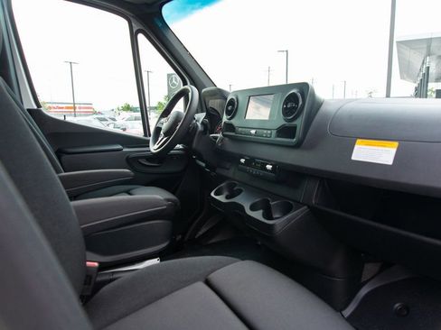 Used 2024 Mercedes-Benz Sprinter 2500 image 29