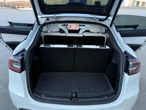Used 2022 Tesla Model Y Long Range image 35