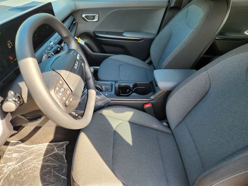 New 2025 Kia K4 LXS image 11