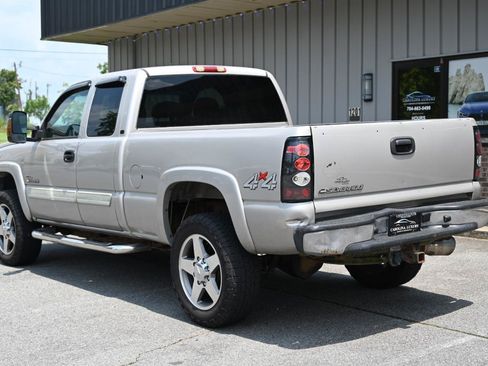 Used 2006 Chevrolet Silverado 2500 LT w/ Skid Plate Package AWD/4WD image 2