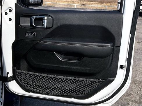 Used 2023 Jeep Wrangler Unlimited Sahara image 28