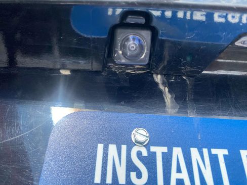 Used 2022 Toyota Venza XLE image 25