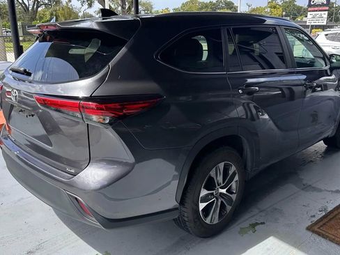 Used 2023 Toyota Highlander XLE image 5
