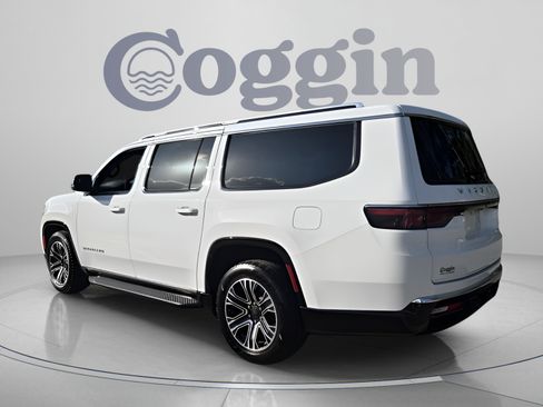 Used 2024 Jeep Wagoneer L Series II RWD image 3