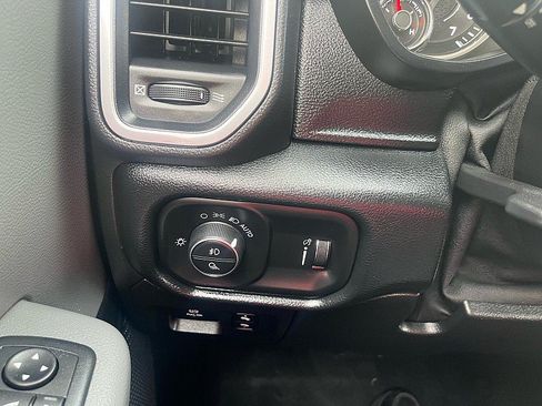 Used 2020 RAM 1500 Big Horn AWD/4WD image 30