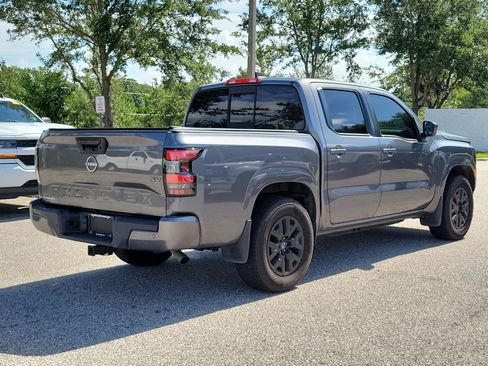 Used 2022 Nissan Frontier SV RWD image 5