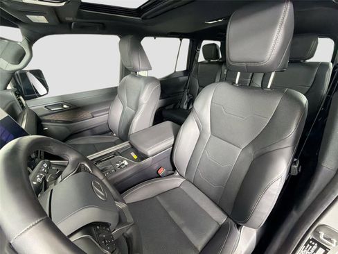 Used 2024 Lexus GX 550 w/ Accessory Package (31) AWD/4WD image 21