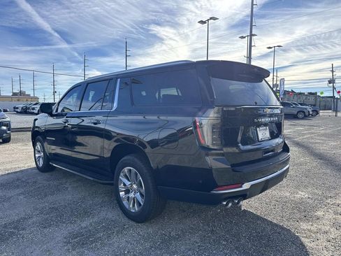 New 2026 Chevrolet Suburban Premier RWD image 5