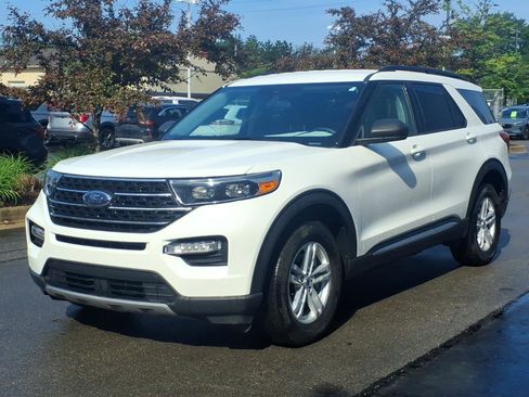 Certified 2024 Ford Explorer XLT w/ Equipment Group 202A AWD/4WD image 3