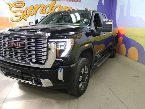 Used 2024 GMC Sierra 2500 Denali w/ Denali Reserve Package AWD/4WD image 8