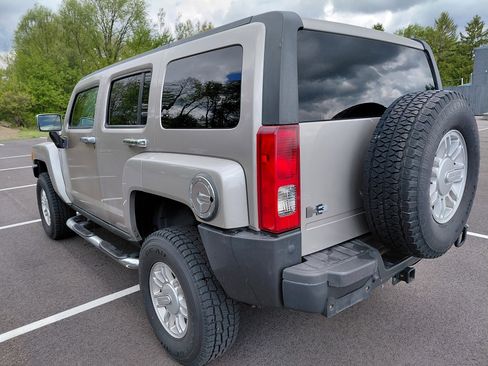 Used 2009 HUMMER H3 w/ Chrome Appearance Package AWD/4WD image 3