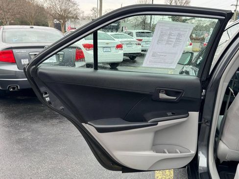 Used 2012 Toyota Camry L image 12