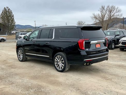 Used 2021 GMC Yukon XL Denali w/ Denali Premium Package image 3