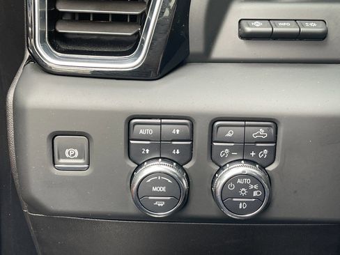 Used 2024 GMC Sierra 1500 Denali Ultimate AWD/4WD image 31