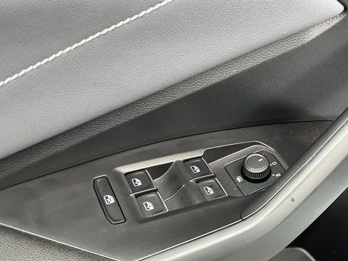 Certified 2025 Volkswagen Jetta SEL image 32