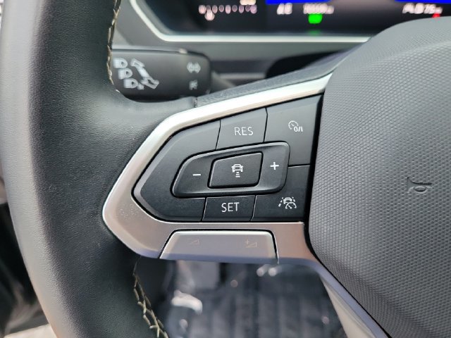 Used 2024 Volkswagen Tiguan SE w/ Panoramic Sunroof Package FWD image 21