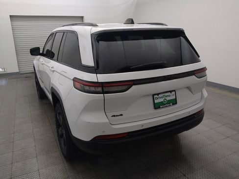 Used 2023 Jeep Grand Cherokee Altitude AWD/4WD image 6