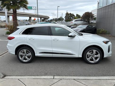 Used 2025 Audi Q5 Premium w/ Premium Plus AWD/4WD image 5