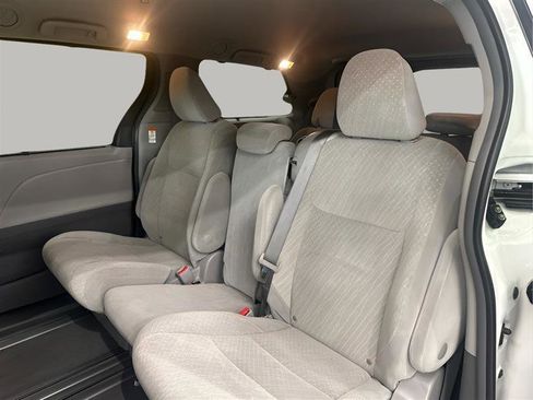 Used 2019 Toyota Sienna LE FWD image 22